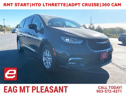 New 2025 Chrysler Pacifica Select