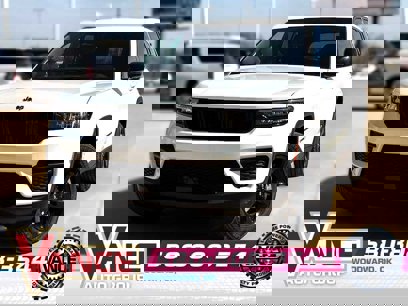 New 2025 Jeep Grand Cherokee Altitude