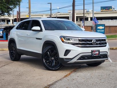 Used 2021 Volkswagen Atlas Cross Sport SE w/ 20" Black Wheels Package