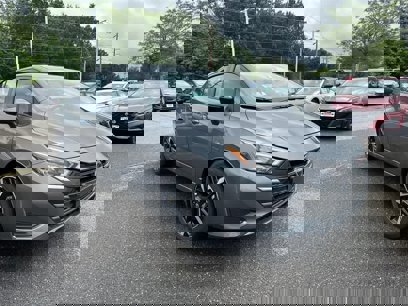 New 2025 Nissan Versa SR w/ Trunk Package