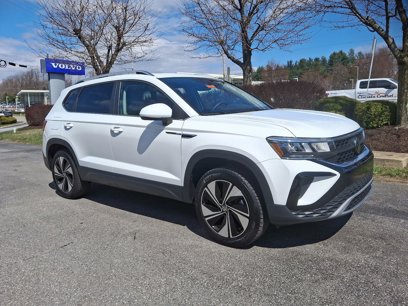 Used 2023 Volkswagen Taos SE w/ Panoramic Sunroof Package