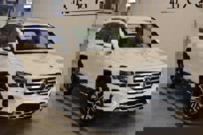 New 2025 Mercedes-Benz GLB 250 4MATIC