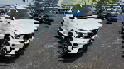 Used 2024 Volvo XC40 B5 Core