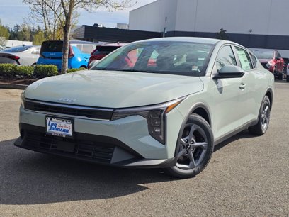 New 2025 Kia K4 LXS