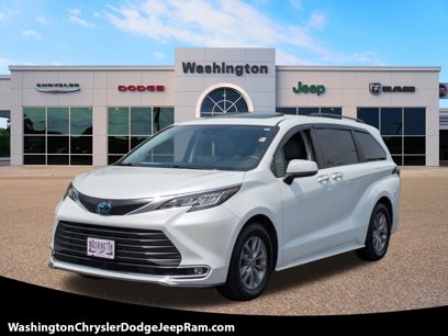 Used 2023 Toyota Sienna XLE