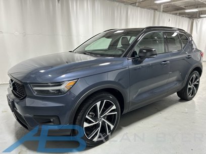 Used 2022 Volvo XC40 T5 R-Design w/ Advanced Package