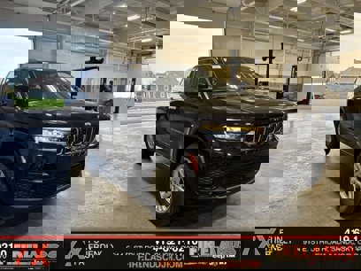New 2025 Jeep Grand Cherokee Laredo w/ Luxury Tech Group I