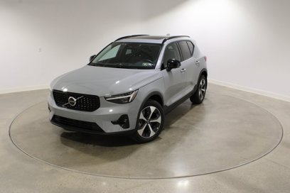 Used 2025 Volvo XC40 B5 Plus w/ Protection Package Premier