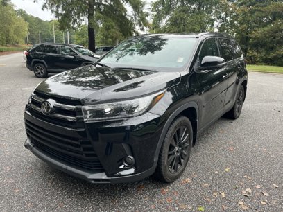 Used 2019 Toyota Highlander SE
