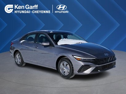 New 2025 Hyundai Elantra SE