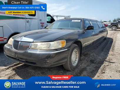 Used 2000 Lincoln Town Car Signature