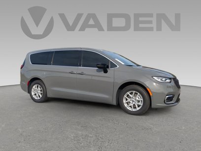 New 2025 Chrysler Pacifica Select