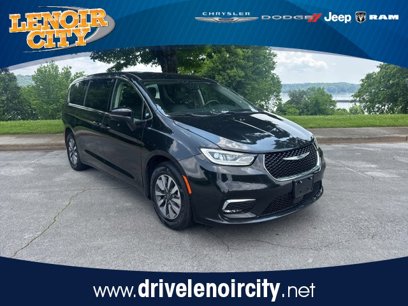 Used 2023 Chrysler Pacifica Touring-L