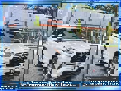 Certified 2021 Toyota Highlander LE