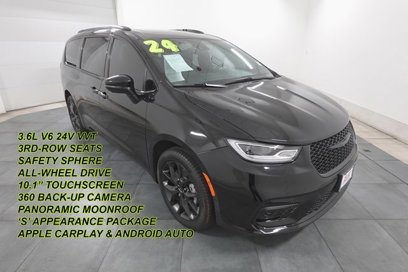 Used 2024 Chrysler Pacifica Touring-L w/ S Appearance Package