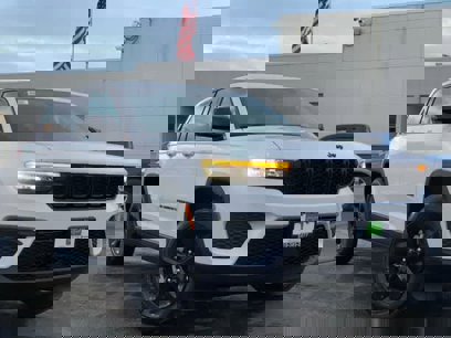 New 2025 Jeep Grand Cherokee Altitude
