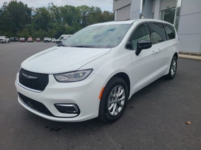 New 2026 Chrysler Pacifica Select