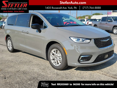 New 2024 Chrysler Pacifica Touring-L