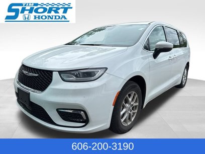 Used 2023 Chrysler Pacifica Touring-L