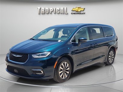 Used 2022 Chrysler Pacifica Touring-L