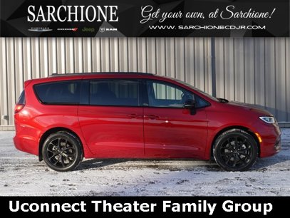 New 2025 Chrysler Pacifica Limited w/ Uconnect Theater Family Group