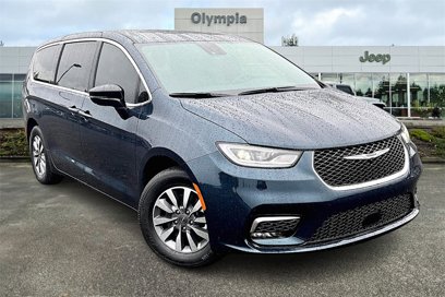New 2025 Chrysler Pacifica Select