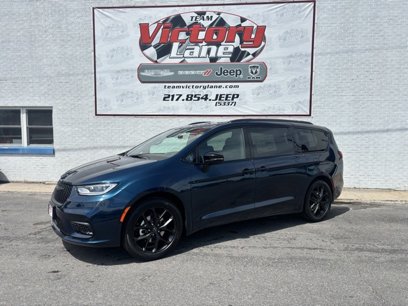 New 2025 Chrysler Pacifica Limited