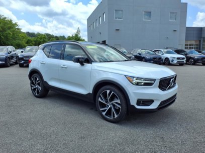 Certified 2022 Volvo XC40 T5 R-Design