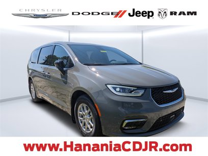 New 2025 Chrysler Pacifica Select