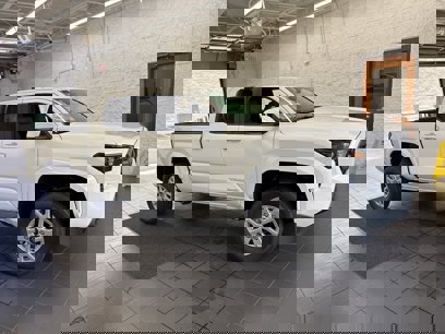 New 2025 Toyota Tacoma SR5