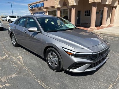 New 2025 Hyundai Elantra SE