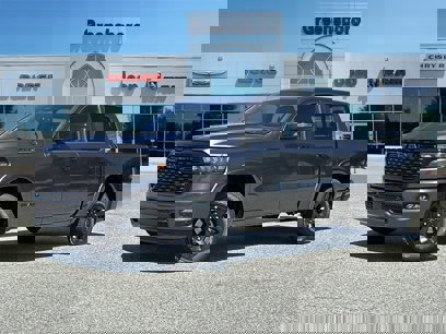 New 2025 RAM 1500 4x4 Crew Cab
