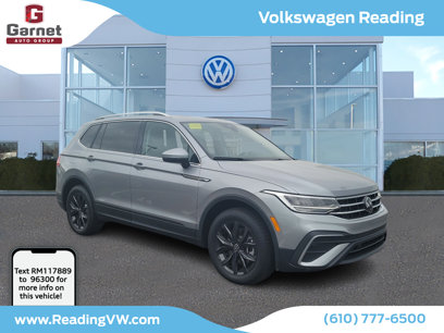 New 2024 Volkswagen Tiguan SE w/ Panoramic Sunroof Package