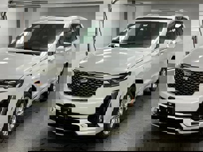 New 2025 Cadillac XT6 Luxury