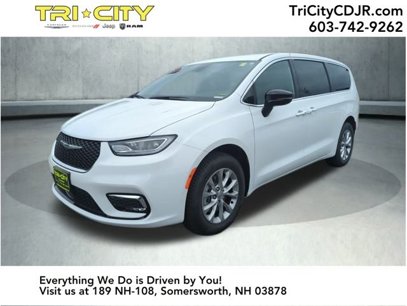 New 2025 Chrysler Pacifica Select