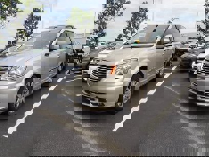 Used 2016 Chrysler Town & Country Touring w/ Driver Convenience Group