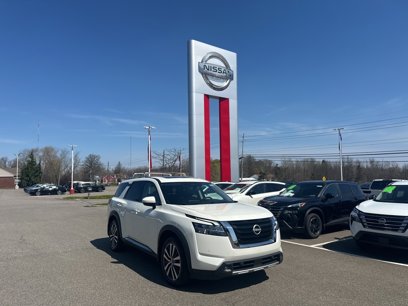 Used 2022 Nissan Pathfinder Platinum w/ Cargo Package