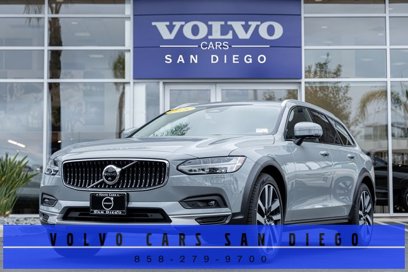 New 2025 Volvo V90 B6 Cross Country Ultra w/ Climate Package