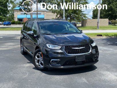 Used 2023 Chrysler Pacifica Limited