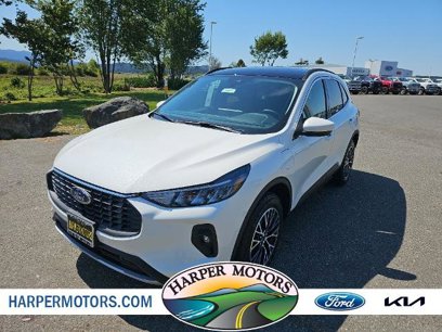 New 2025 Ford Escape SE w/ Class II Trailer Tow Package