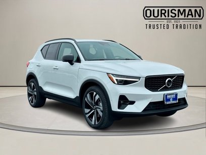 New 2025 Volvo XC40 B5 Plus w/ Climate Package