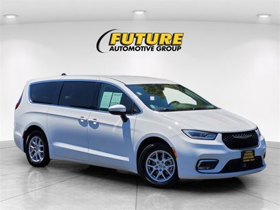 Used 2023 Chrysler Pacifica Touring-L