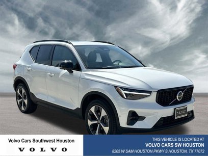 Certified 2025 Volvo XC40 B5 Plus w/ Protection Package Premier