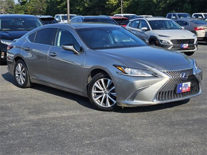 Used 2019 Lexus ES 300h w/ Luxury Package