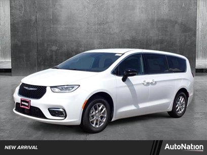 New 2025 Chrysler Pacifica Select