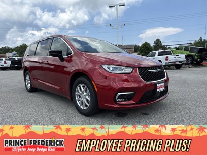 New 2025 Chrysler Pacifica Select
