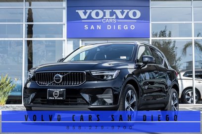 New 2025 Volvo XC40 B5 Core w/ Protection Package Premier