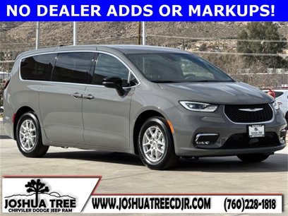 New 2025 Chrysler Pacifica Select