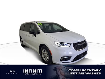 Used 2024 Chrysler Pacifica Touring