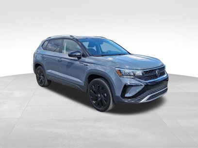 Used 2024 Volkswagen Taos SE w/ Panoramic Sunroof Package